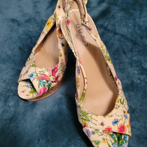 Guess Vintage Floral Cork Slingback Heels - Picture 4 of 13